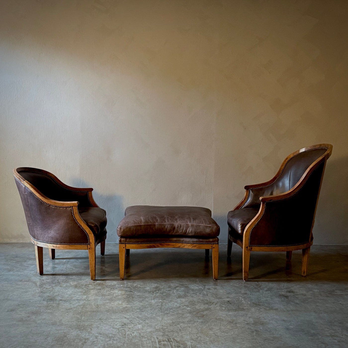 Duchesse Chairs With Ottoman