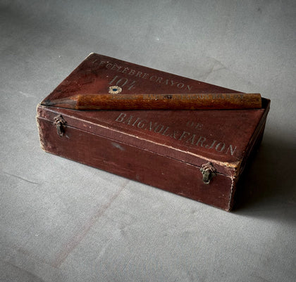 LEATHER BOX WITH WOODEN CRAYON