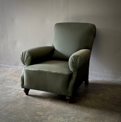 UPHOLSTERED CLUB CHAIR
